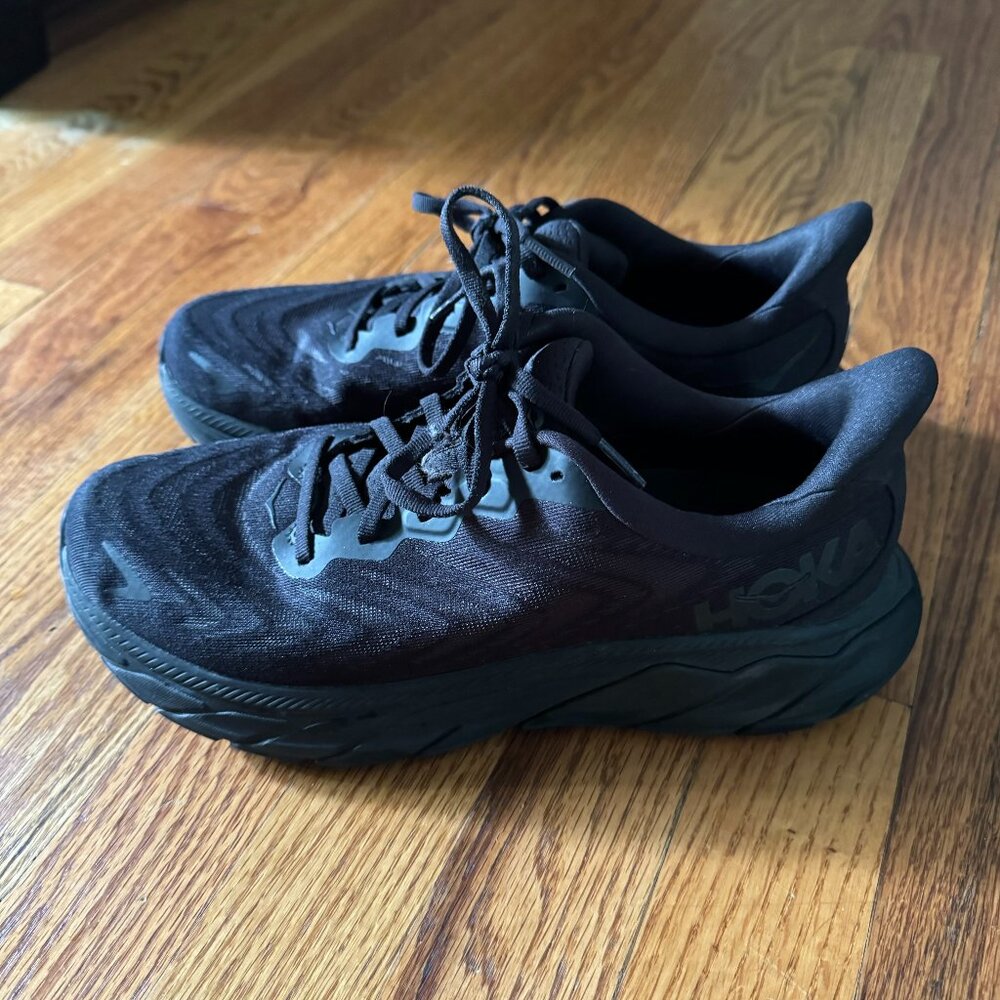 Hoka One One Arahi 6 1123195 BBLC black. Size 8.5. Womens